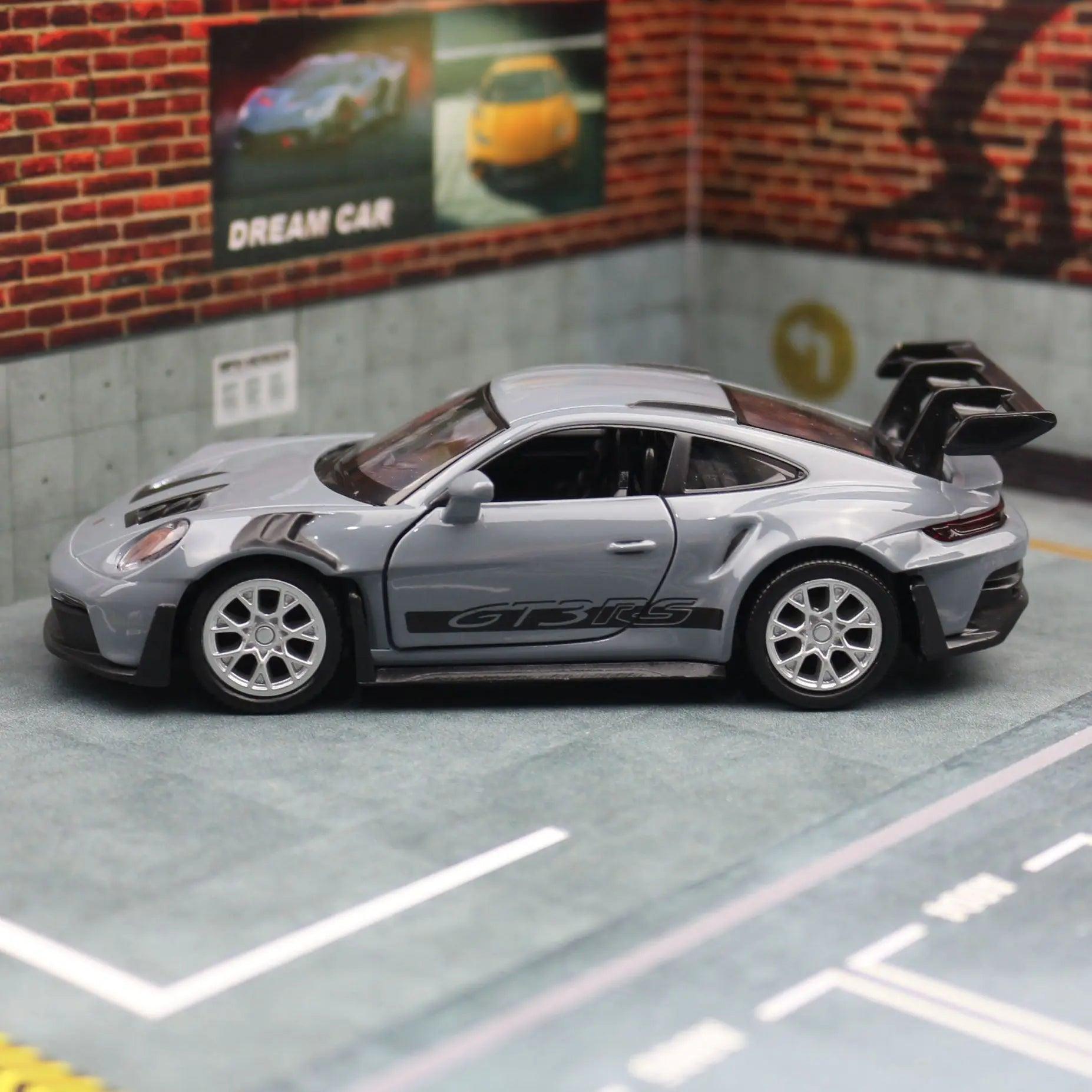 Porsche 911 GT3 RS & GT2 RS Miniature 1:36